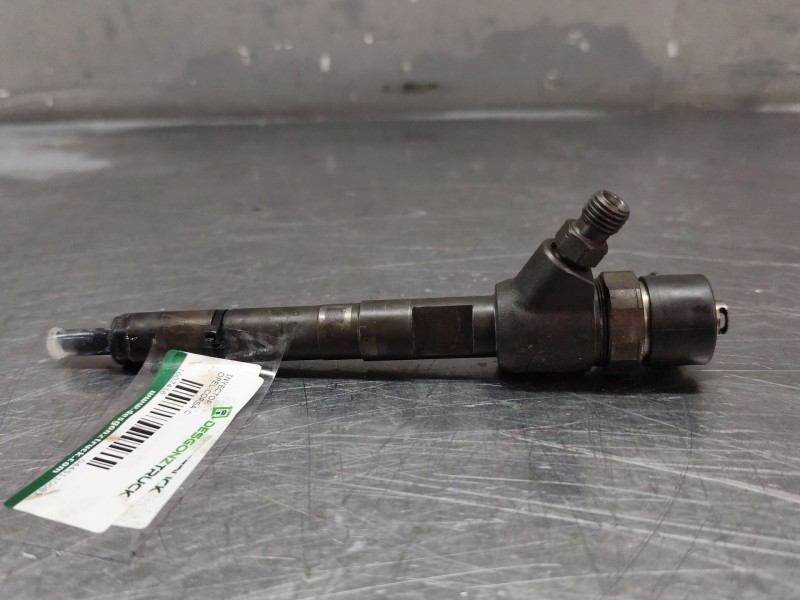 Recambio de inyector para opel corsa c blue line referencia OEM IAM 0445110083  