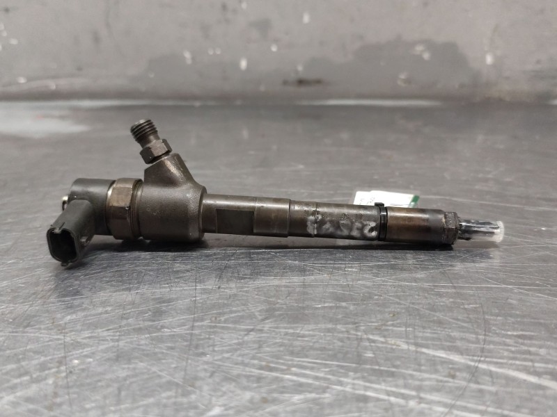 Recambio de inyector para opel corsa c blue line referencia OEM IAM 0445110083  
