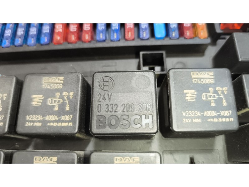 Recambio de caja reles / fusibles para daf serie xf105.xxx 12.9 diesel referencia OEM IAM 1795419  