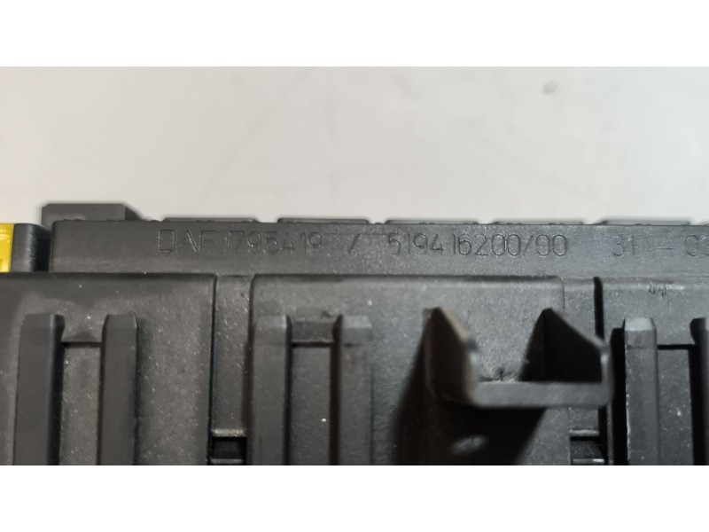 Recambio de caja reles / fusibles para daf serie xf105.xxx 12.9 diesel referencia OEM IAM 1795419  