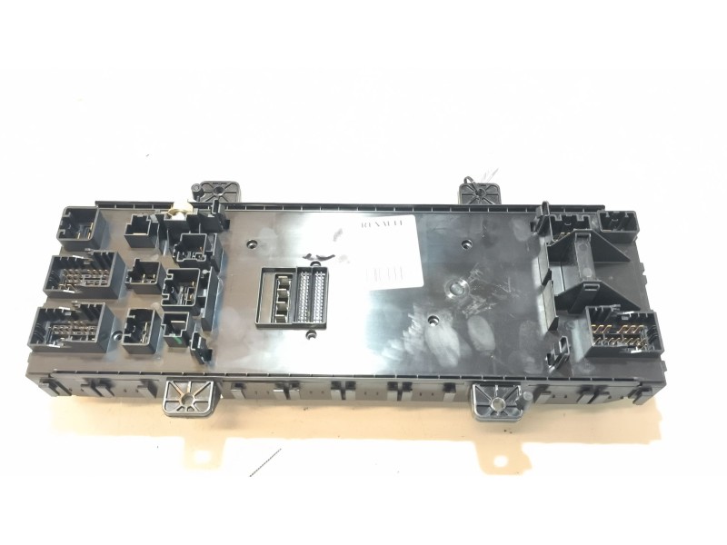 Recambio de caja reles / fusibles para renault serie t 10.8 diesel referencia OEM IAM 22619991 7422619994 