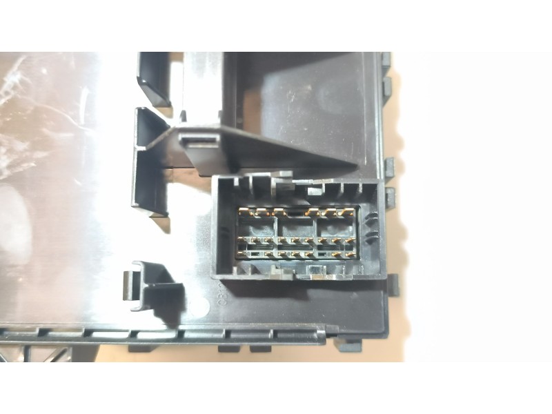 Recambio de caja reles / fusibles para renault serie t 10.8 diesel referencia OEM IAM 22619991 7422619994 