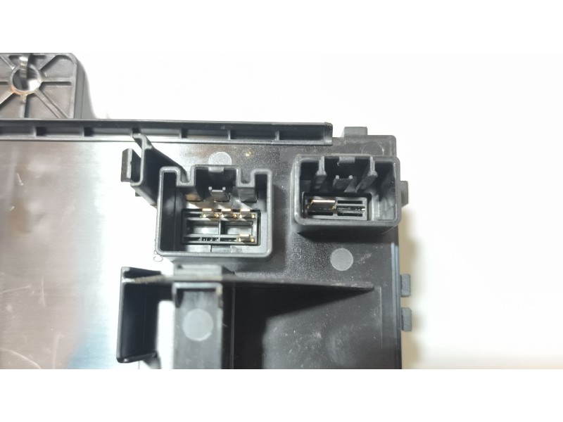 Recambio de caja reles / fusibles para renault serie t 10.8 diesel referencia OEM IAM 22619991 7422619994 