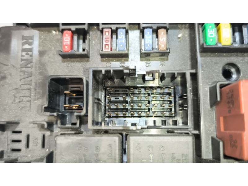 Recambio de caja reles / fusibles para renault serie t 10.8 diesel referencia OEM IAM 22619991 7422619994 