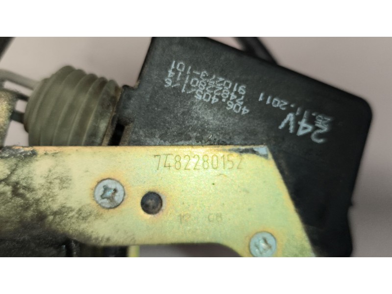 Recambio de cerradura puerta delantera izquierda para renault magnum ab diesel referencia OEM IAM 7482280152  