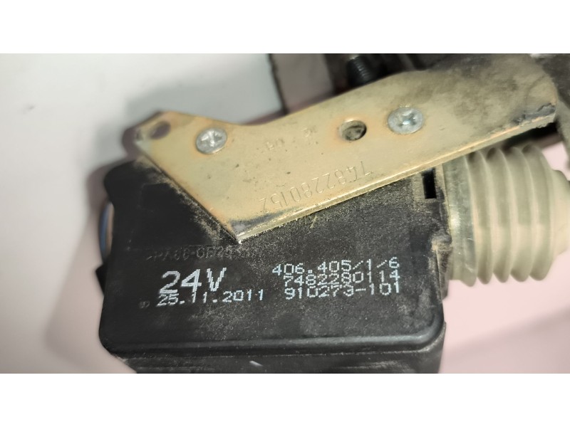 Recambio de cerradura puerta delantera izquierda para renault magnum ab diesel referencia OEM IAM 7482280152  