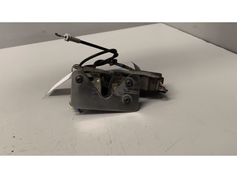 Recambio de cerradura puerta delantera izquierda para renault magnum ab diesel referencia OEM IAM 7482280152  