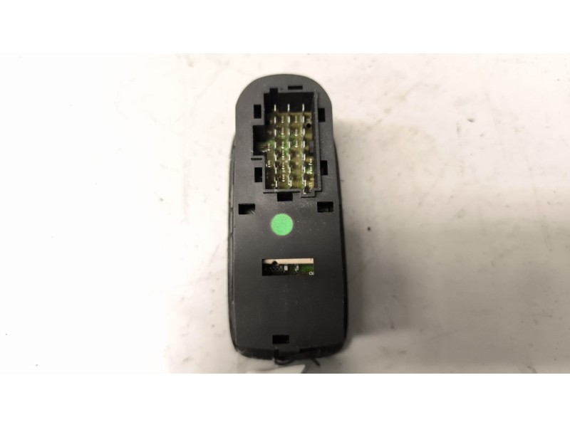 Recambio de mando elevalunas delantero izquierdo para daf serie xf105.xxx 12.9 diesel referencia OEM IAM 1811135  