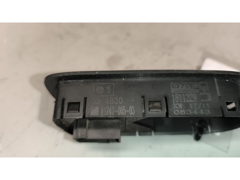 Recambio de mando elevalunas delantero derecho para daf serie xf105.xxx 12.9 diesel referencia OEM IAM 1811229  