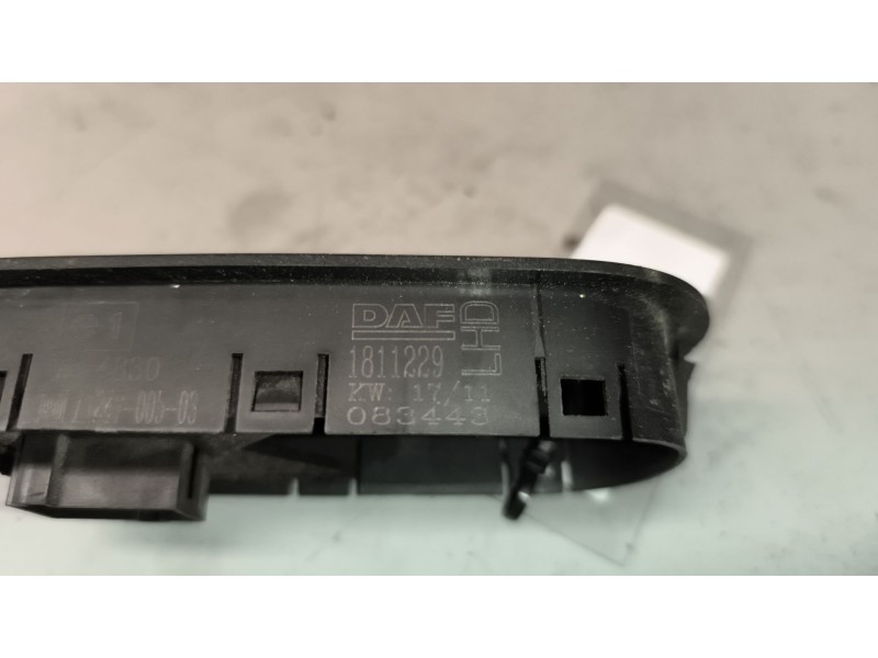 Recambio de mando elevalunas delantero derecho para daf serie xf105.xxx 12.9 diesel referencia OEM IAM 1811229  