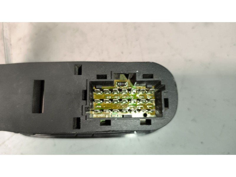 Recambio de mando elevalunas delantero izquierdo para daf serie xf105.xxx 12.9 diesel referencia OEM IAM 1811135  