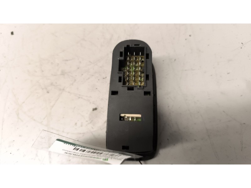 Recambio de mando elevalunas delantero izquierdo para daf serie xf105.xxx 12.9 diesel referencia OEM IAM 1811135  