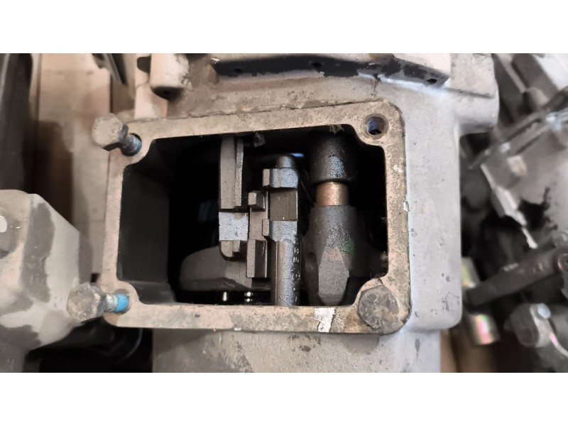Recambio de caja cambios para nissan trucks l-60.09 referencia OEM IAM T5200  