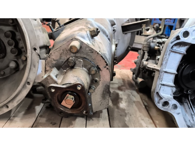 Recambio de caja cambios para nissan trucks l-60.09 referencia OEM IAM T5200  