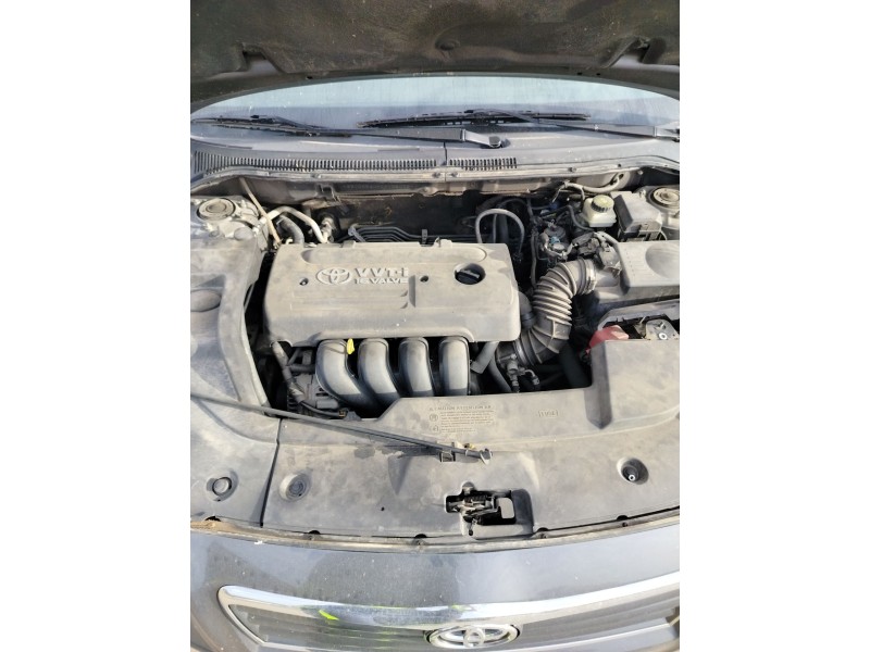 toyota avensis sedán (_t25_) del año 2005