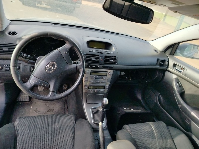 toyota avensis sedán (_t25_) del año 2005