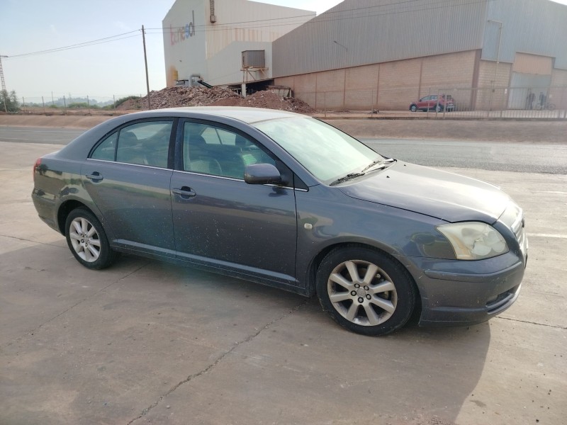 toyota avensis sedán (_t25_) del año 2005