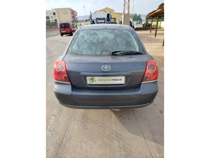 toyota avensis sedán (_t25_) del año 2005