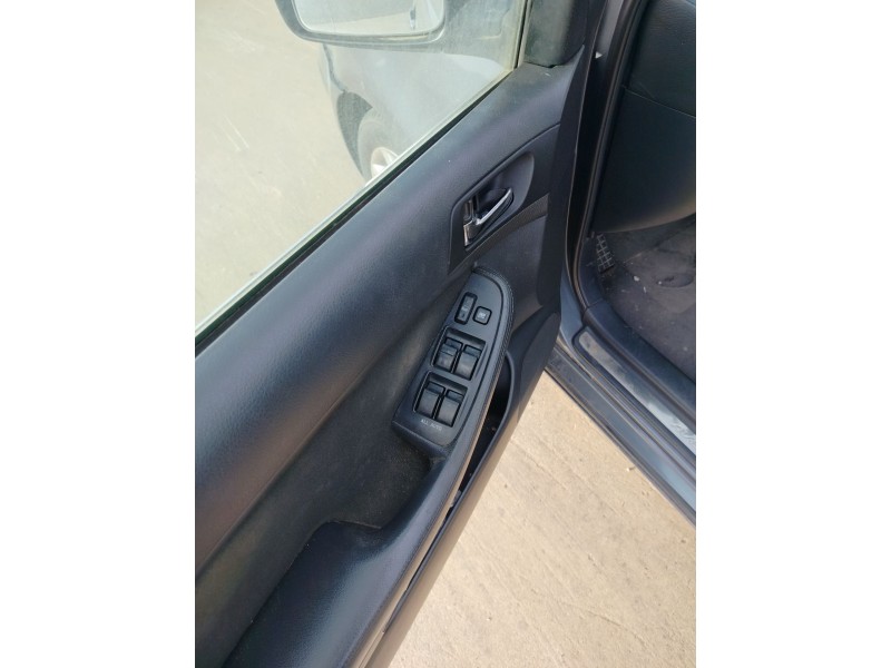 toyota avensis sedán (_t25_) del año 2005