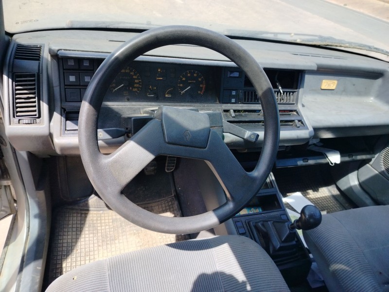 renault 21 sedán (l48_) del año 1989