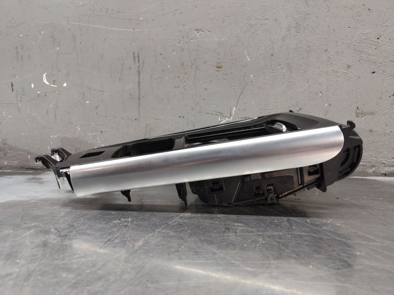 Recambio de consola central para mercedes-benz gla (h247) gla 200 d (247.712) referencia OEM IAM A1776805701  