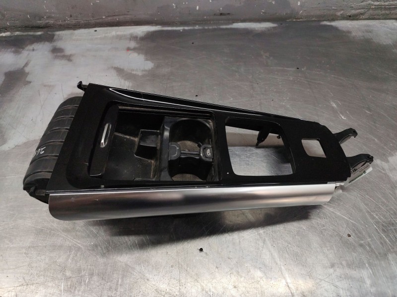 Recambio de consola central para mercedes-benz gla (h247) gla 200 d (247.712) referencia OEM IAM A1776805701  