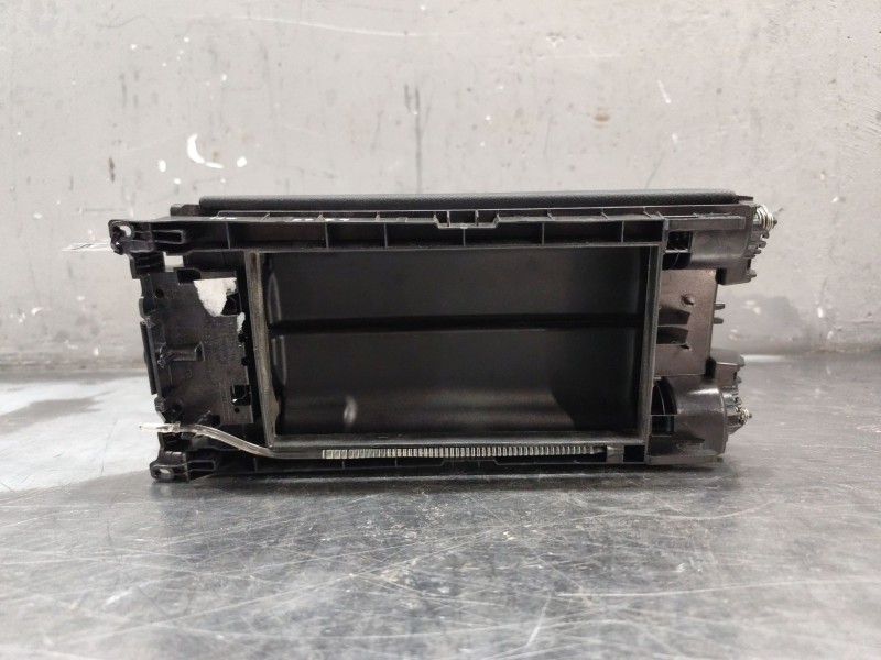 Recambio de apoyabrazos central para mercedes-benz gla (h247) gla 200 d (247.712) referencia OEM IAM A1776806603  