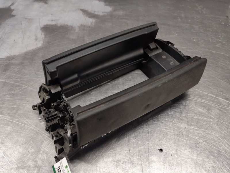 Recambio de apoyabrazos central para mercedes-benz gla (h247) gla 200 d (247.712) referencia OEM IAM A1776806603  