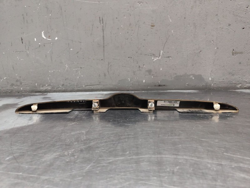 Recambio de embellecedor porton trasero para peugeot 206 berlina xr referencia OEM IAM 9629038877  
