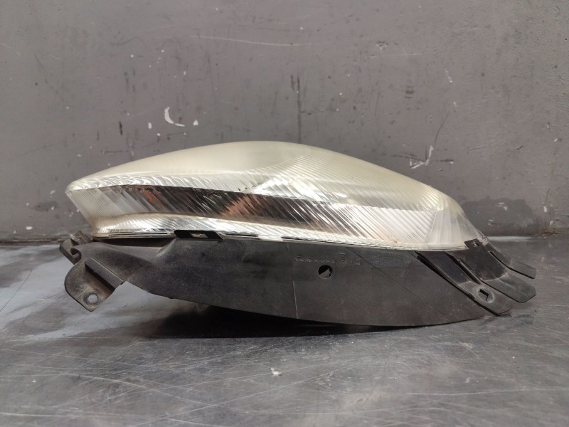 Recambio de faro derecho para citroën xsara picasso 2.0 hdi referencia OEM IAM   
