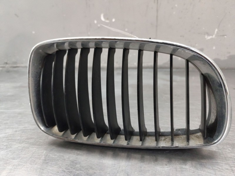 Recambio de rejilla delantera derecha para bmw serie 1 berlina (e81/e87) 120d referencia OEM IAM   