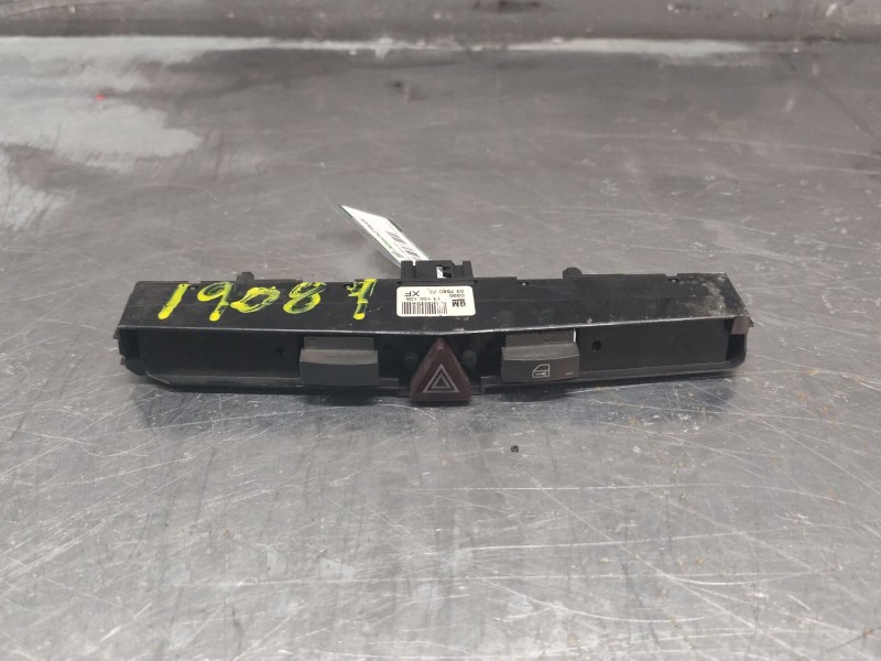 Recambio de warning para opel astra h berlina referencia OEM IAM 03758075  