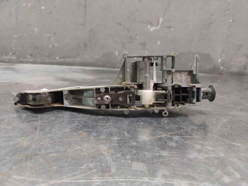 Recambio de maneta exterior delantera derecha para peugeot 308 confort referencia OEM IAM 9680168580  