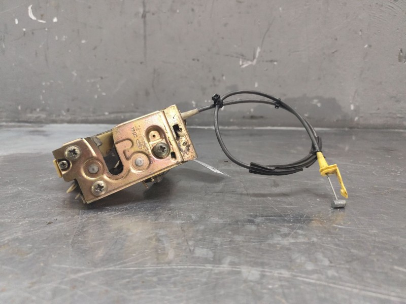 Recambio de cerradura puerta trasera izquierda para ford orion celebration referencia OEM IAM 6894358  