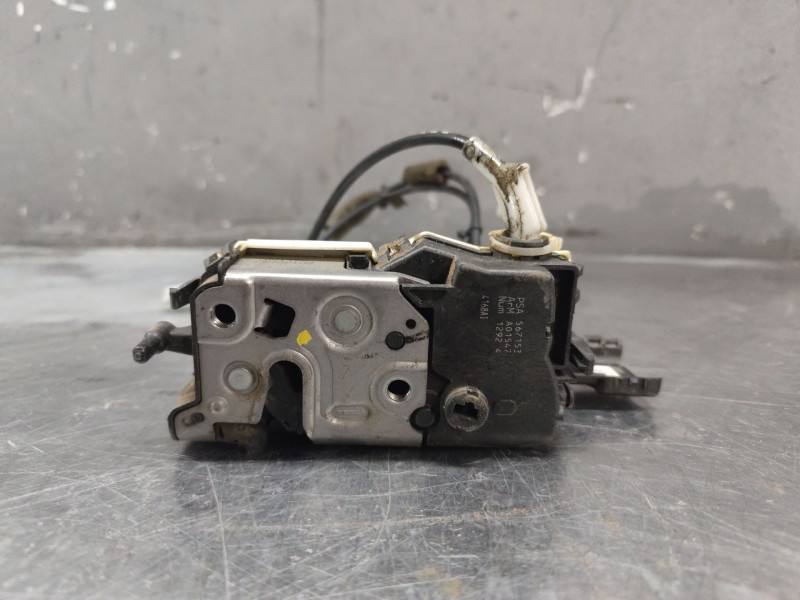 Recambio de cerradura puerta delantera derecha para peugeot 308 confort referencia OEM IAM 567153 A01547 