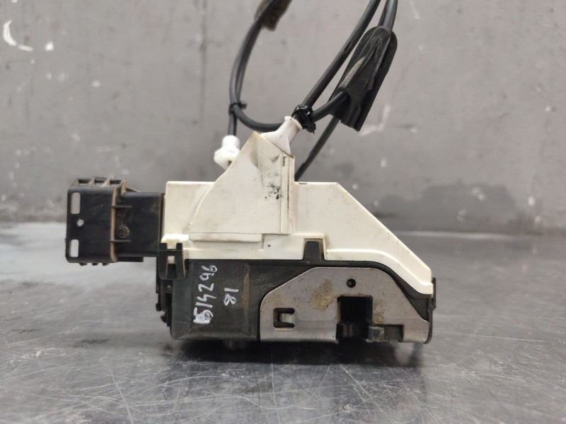 Recambio de cerradura puerta delantera derecha para peugeot 308 confort referencia OEM IAM 567153 A01547 