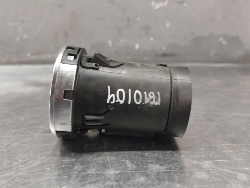 Recambio de aireador para peugeot 308 confort referencia OEM IAM 9658515377  
