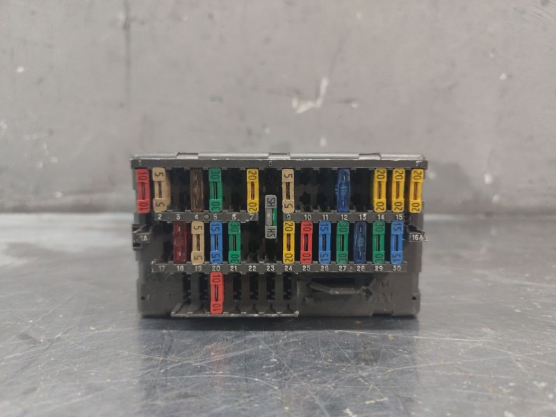 Recambio de caja reles / fusibles para citroën xsara berlina 1.9d image referencia OEM IAM 9637687480  