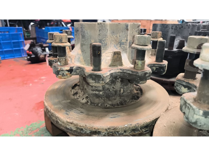 Recambio de buje trasero derecho para daf serie xf105.xxx fsa 4x2 space-cab referencia OEM IAM 1657637  