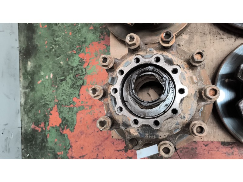 Recambio de buje trasero derecho para daf serie xf105.xxx fsa 4x2 space-cab referencia OEM IAM 1657637  