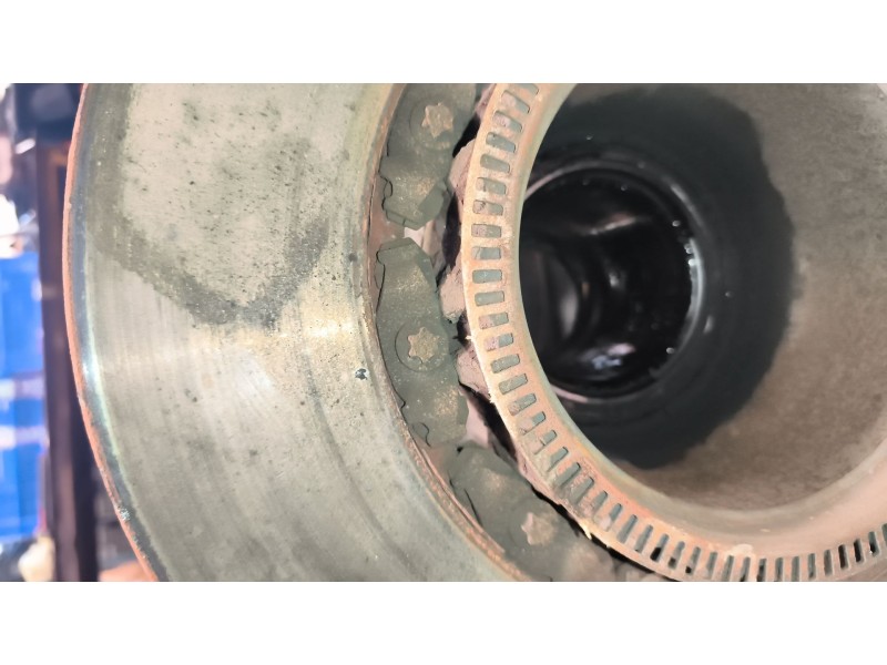 Recambio de buje trasero derecho para daf serie xf105.xxx fsa 4x2 space-cab referencia OEM IAM 1657637  