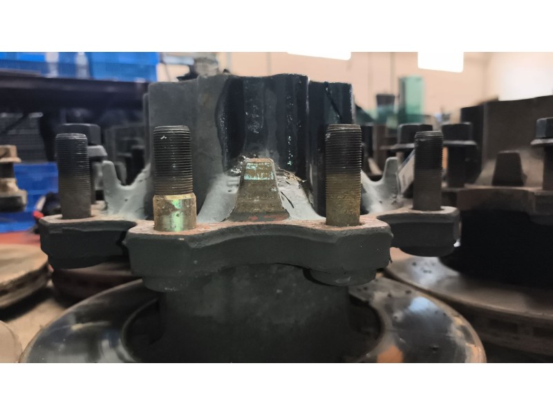 Recambio de buje trasero derecho para daf serie xf105.xxx fsa 4x2 space-cab referencia OEM IAM 1657637  