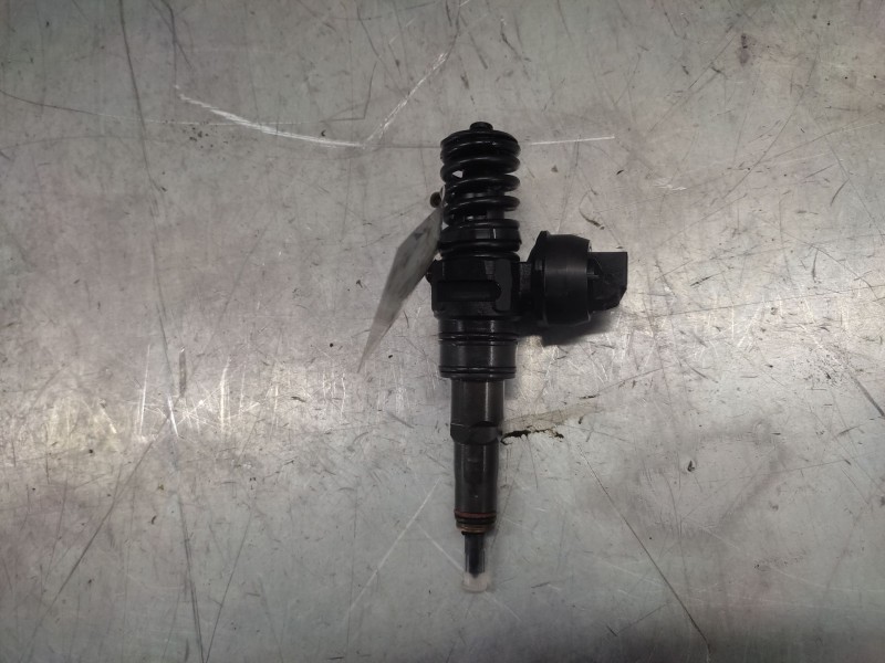 Recambio de inyector para volkswagen touareg (7l6) tdi v10 referencia OEM IAM 072130073H  