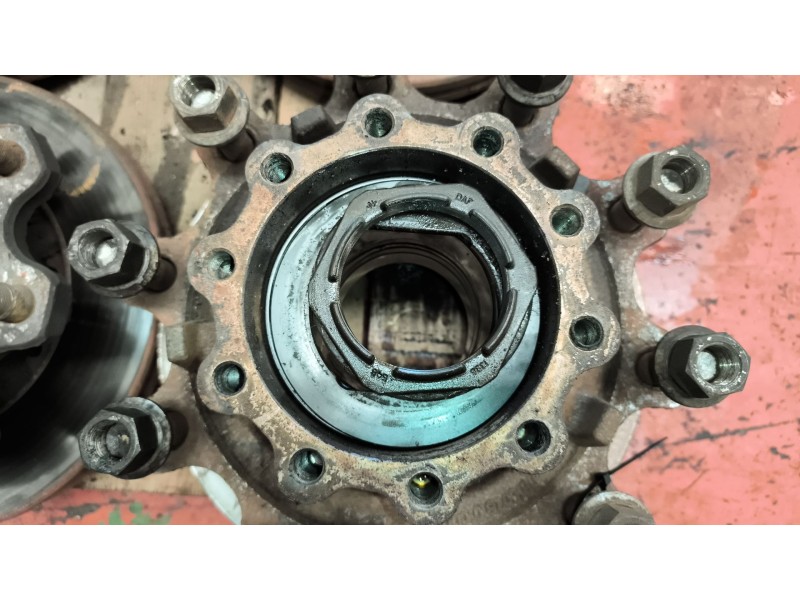 Recambio de buje trasero derecho para daf serie xf105.xxx fsa 4x2 space-cab referencia OEM IAM 1657637  