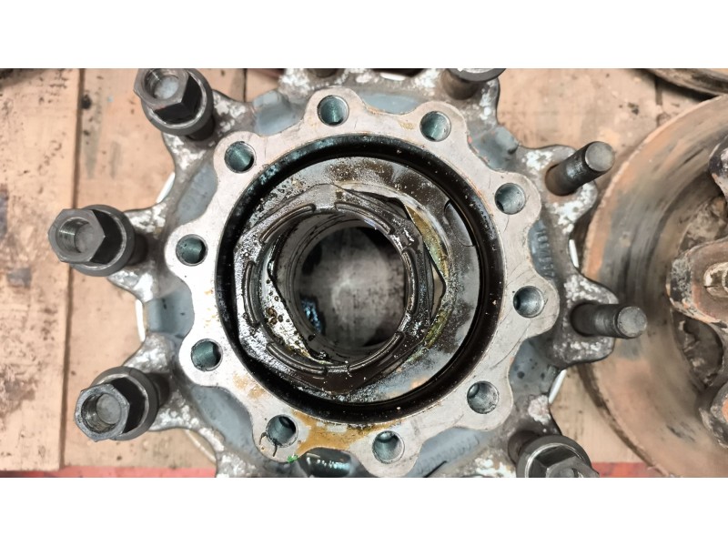 Recambio de buje trasero derecho para daf serie xf105.xxx fsa 4x2 space-cab referencia OEM IAM 1657637  