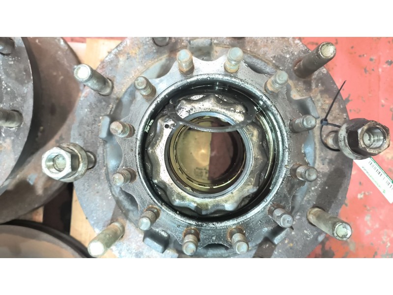 Recambio de buje trasero izquierdo para volvo fm xxx 10.8 diesel referencia OEM IAM 85107753  