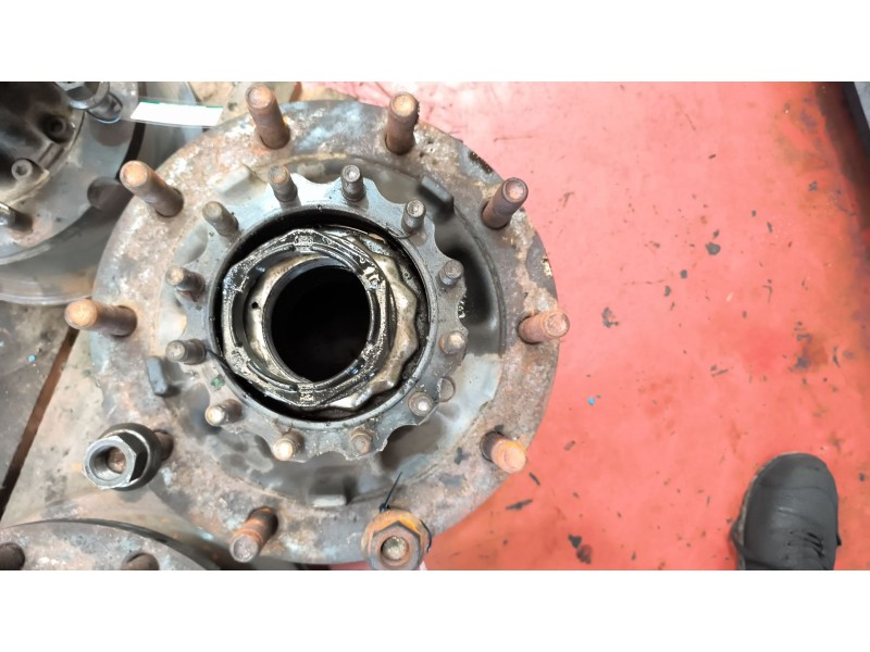 Recambio de buje trasero derecho para volvo fh xxx 12.8 diesel referencia OEM IAM 85107753  