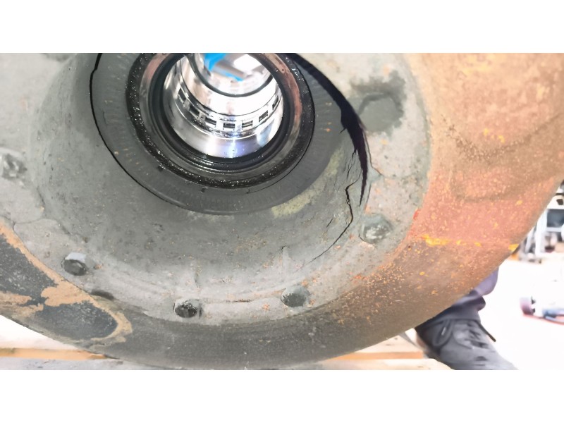 Recambio de buje trasero derecho para volvo fh xxx 12.8 diesel referencia OEM IAM 85107753  