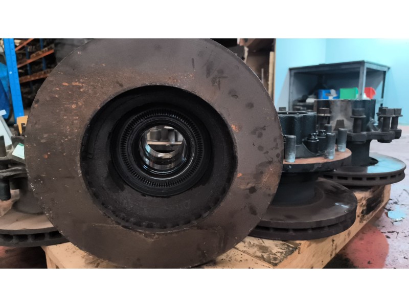 Recambio de buje trasero izquierdo para scania serie p/g/r (l-clase) 12.7 diesel referencia OEM IAM 2603319 2290525 