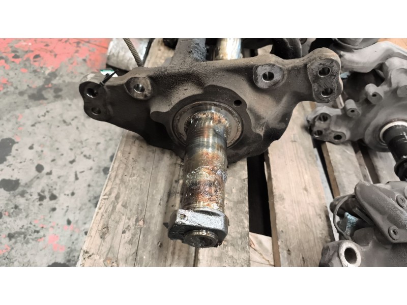 Recambio de mangueta delantera izquierda para mercedes-benz axor 2-ejes 18 ton 2004  6.4 diesel (om 906 la) referencia OEM IAM A